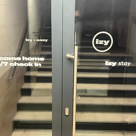 Izy Stay Hostel Bratislava Esterno foto