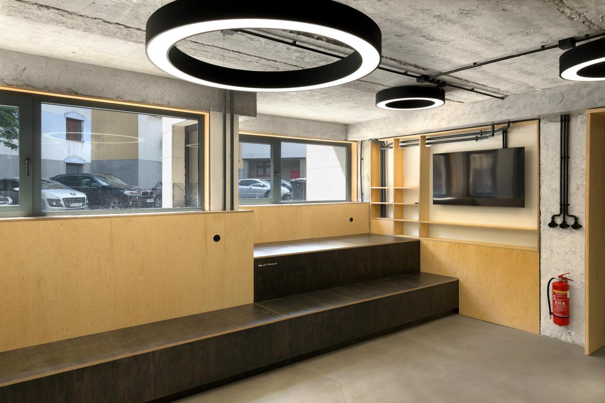 Izy Stay Hostel Bratislava Esterno foto