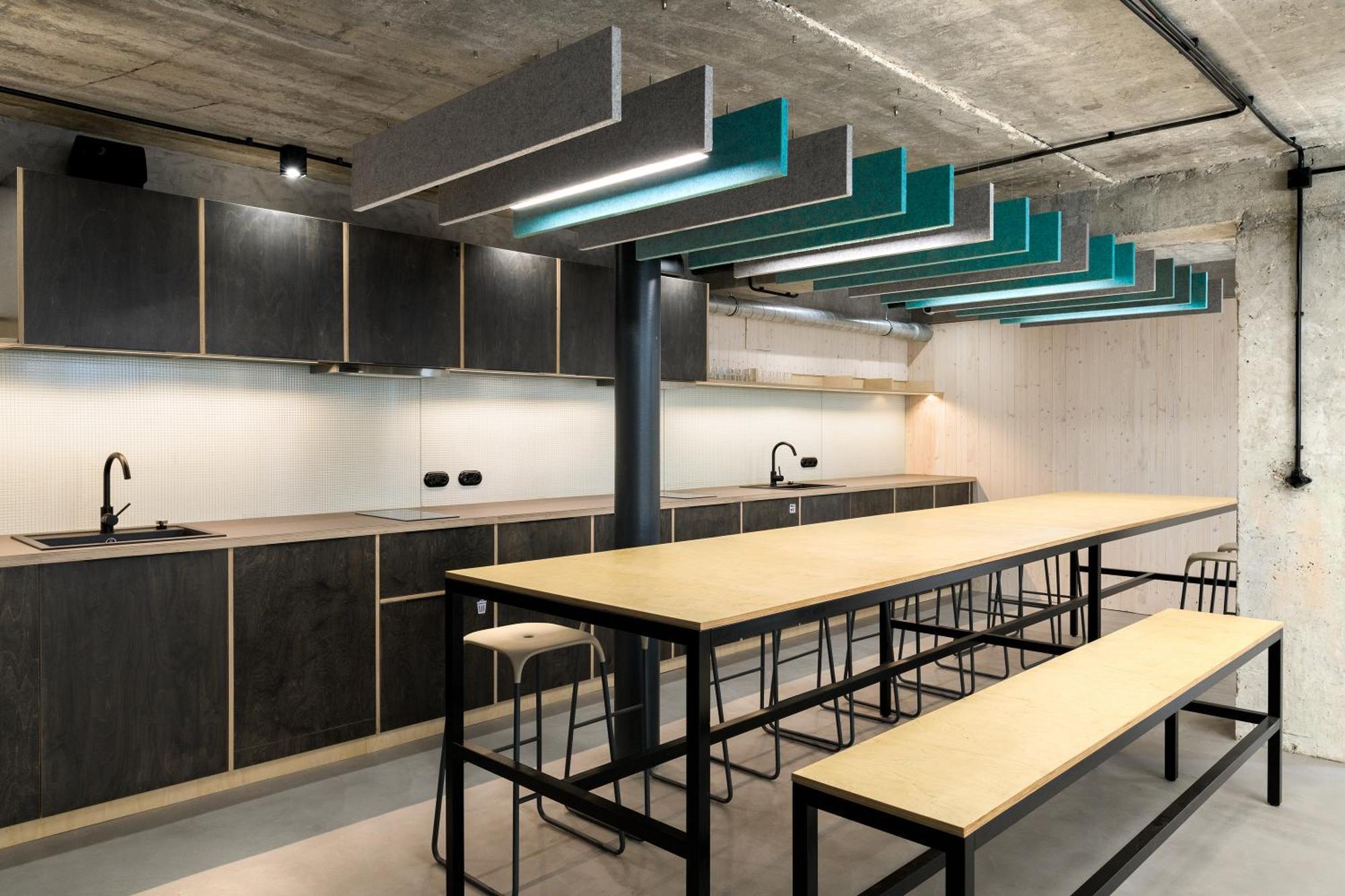 Izy Stay Hostel Bratislava Esterno foto