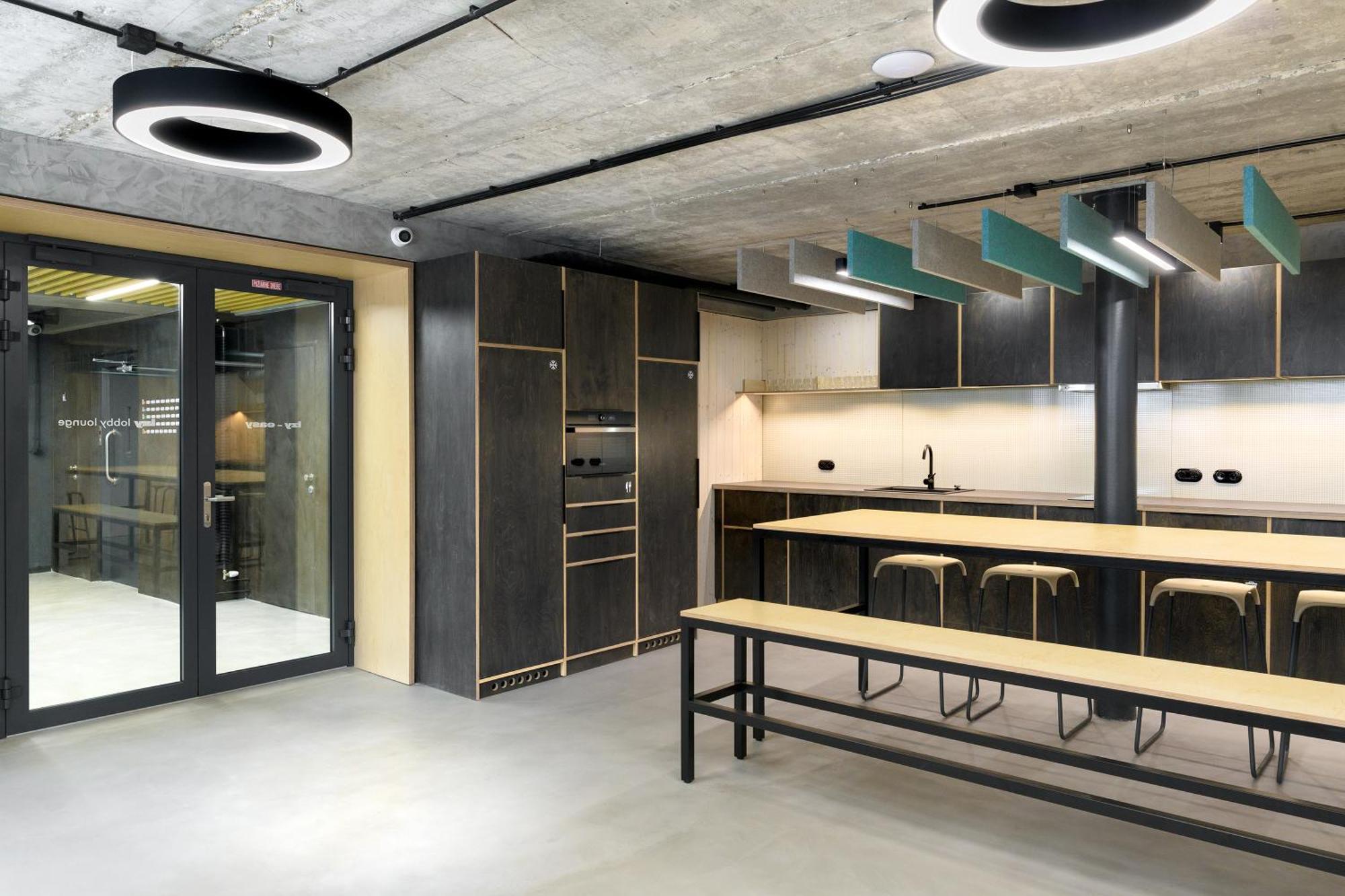 Izy Stay Hostel Bratislava Esterno foto