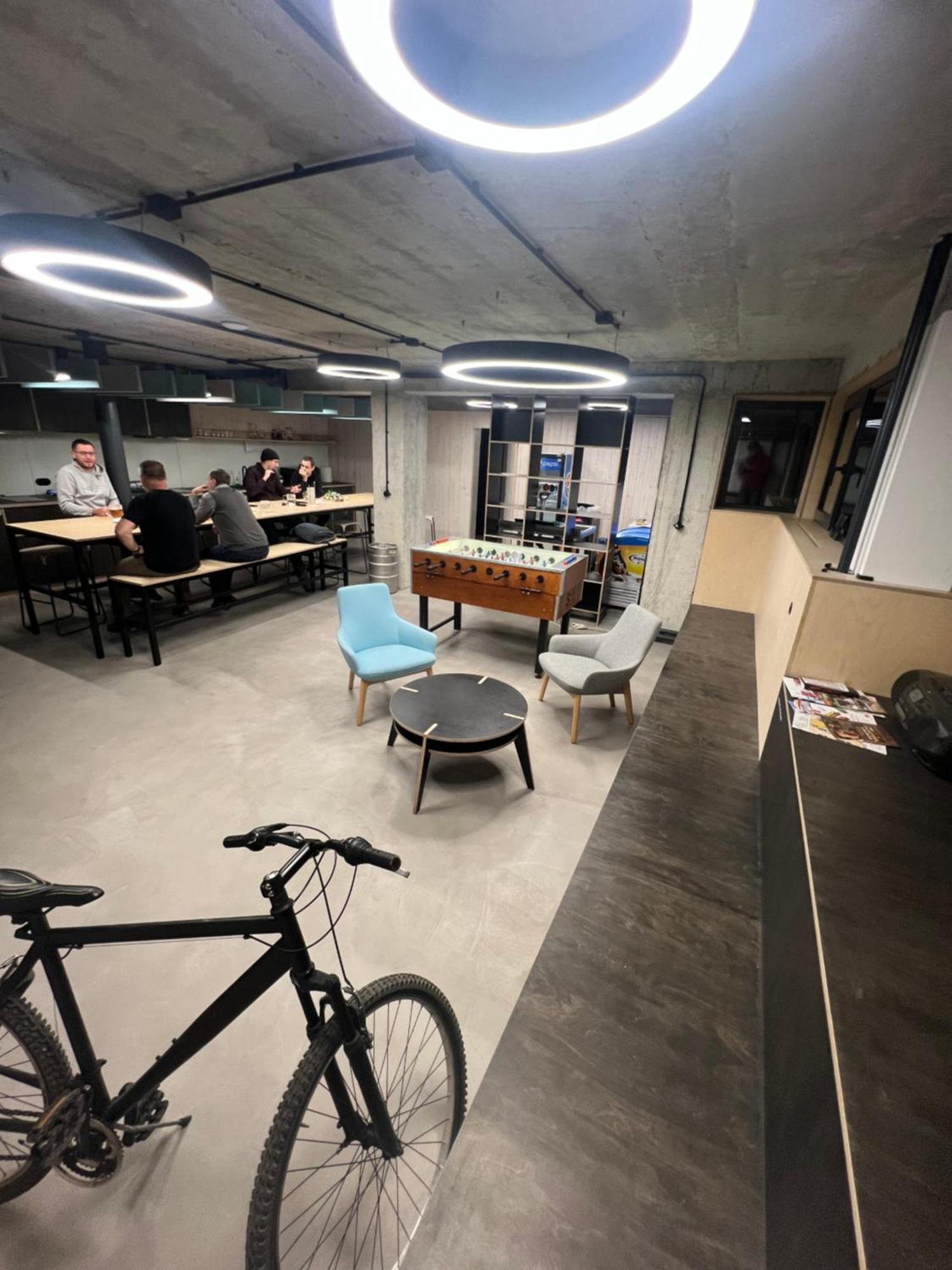 Izy Stay Hostel Bratislava Esterno foto