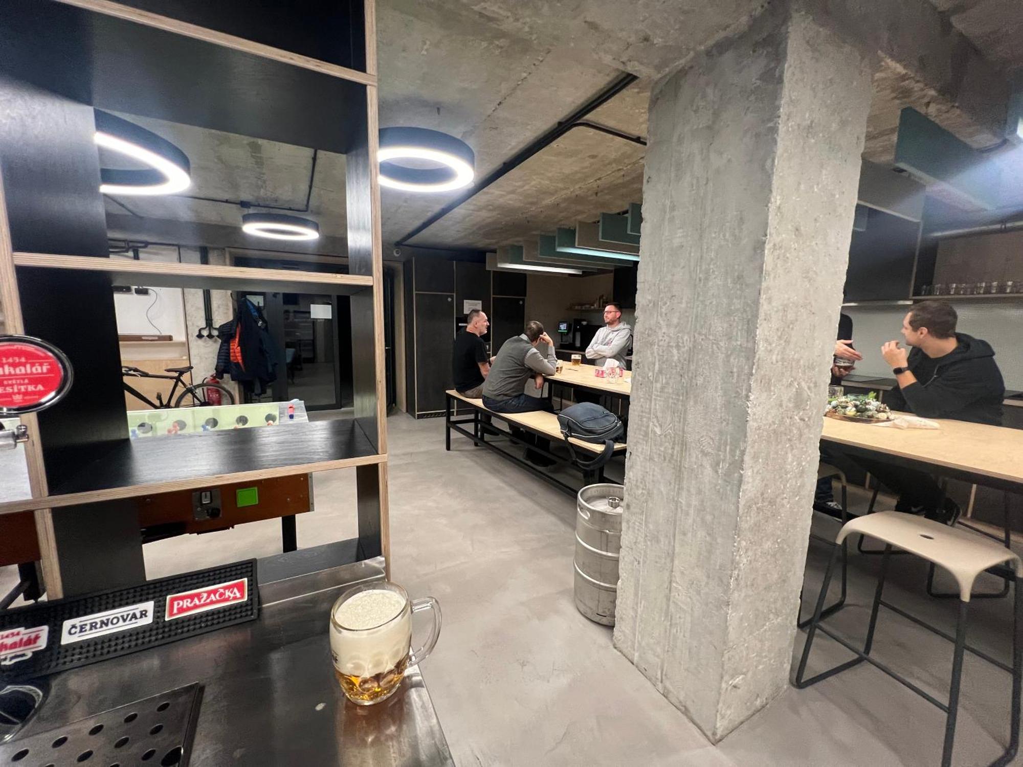 Izy Stay Hostel Bratislava Esterno foto