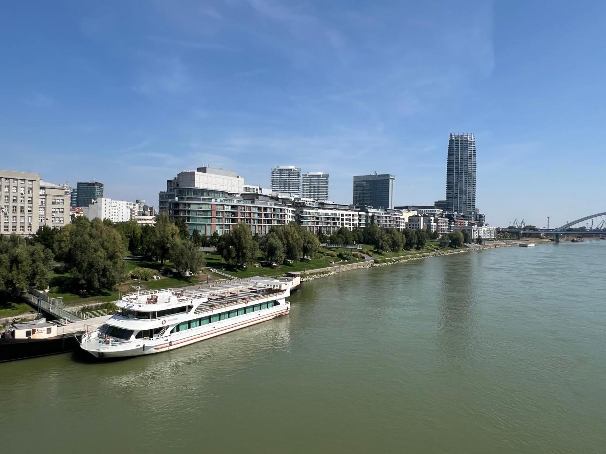 Izy Stay Hostel Bratislava Esterno foto
