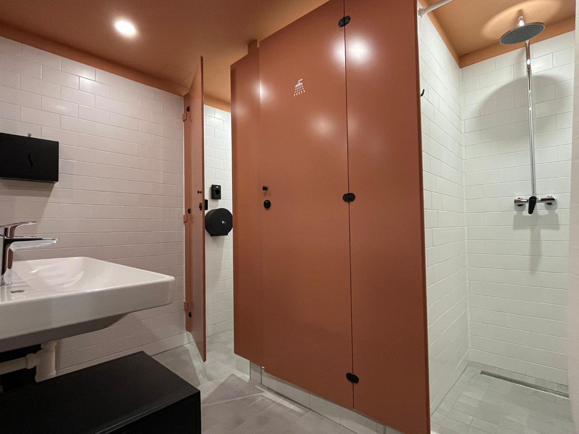 Izy Stay Hostel Bratislava Esterno foto