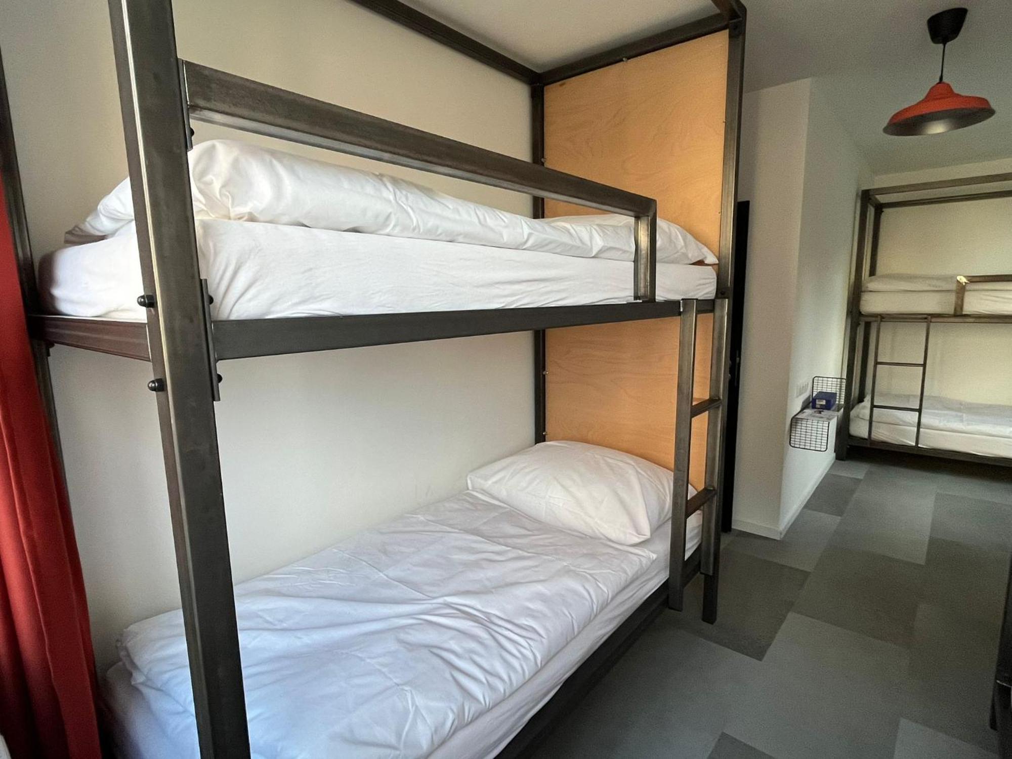 Izy Stay Hostel Bratislava Esterno foto