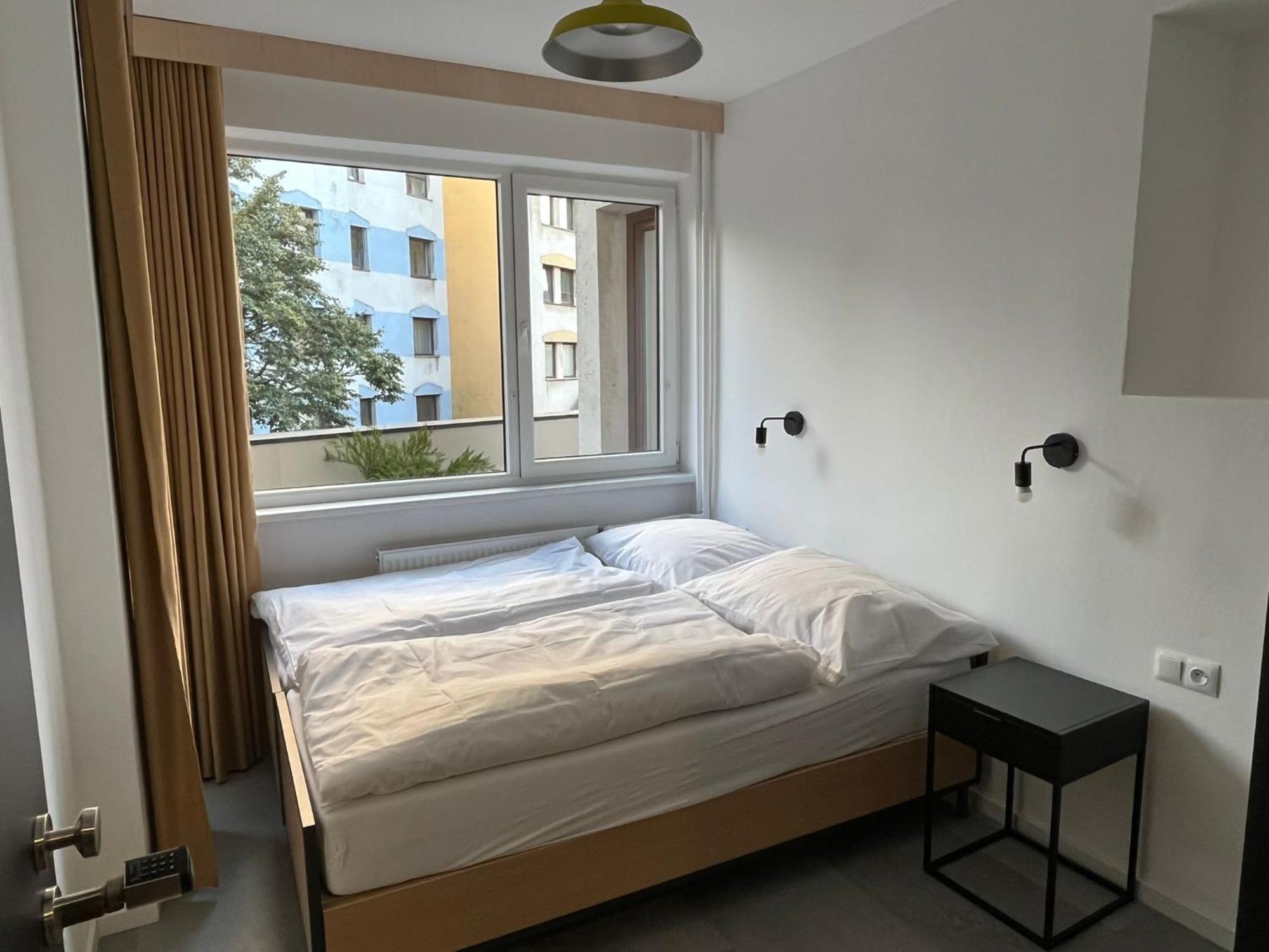Izy Stay Hostel Bratislava Esterno foto