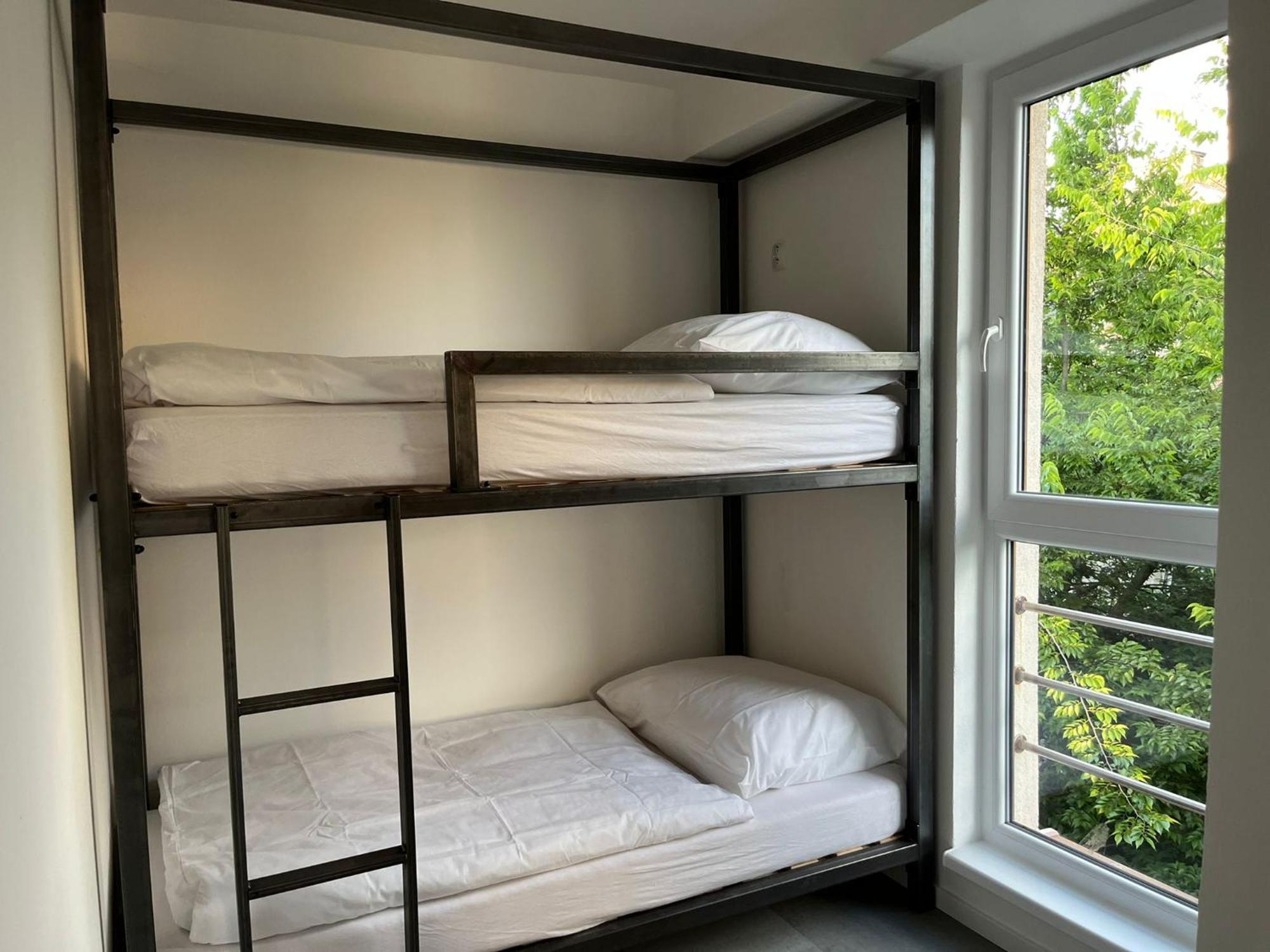 Izy Stay Hostel Bratislava Esterno foto