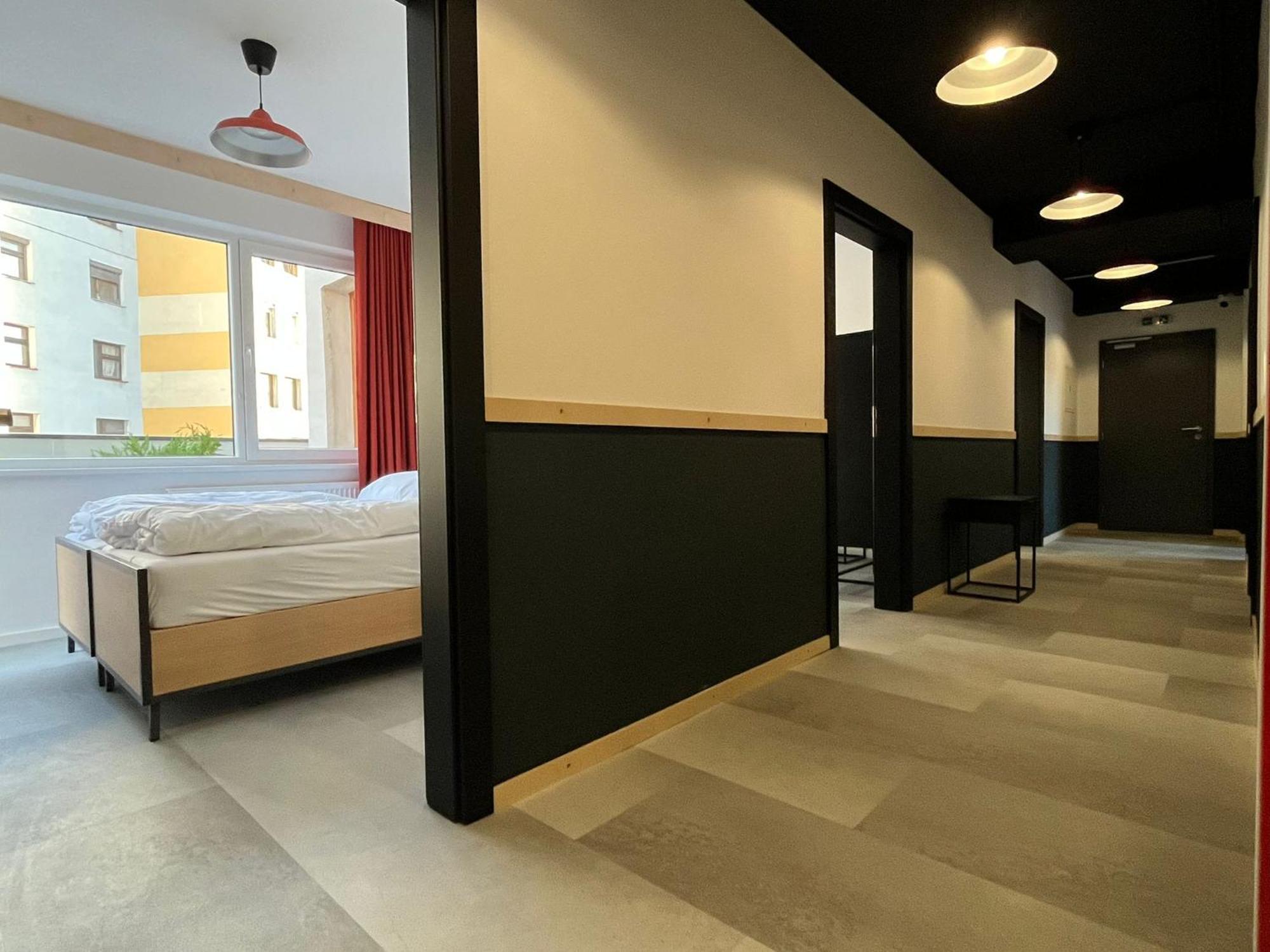 Izy Stay Hostel Bratislava Esterno foto