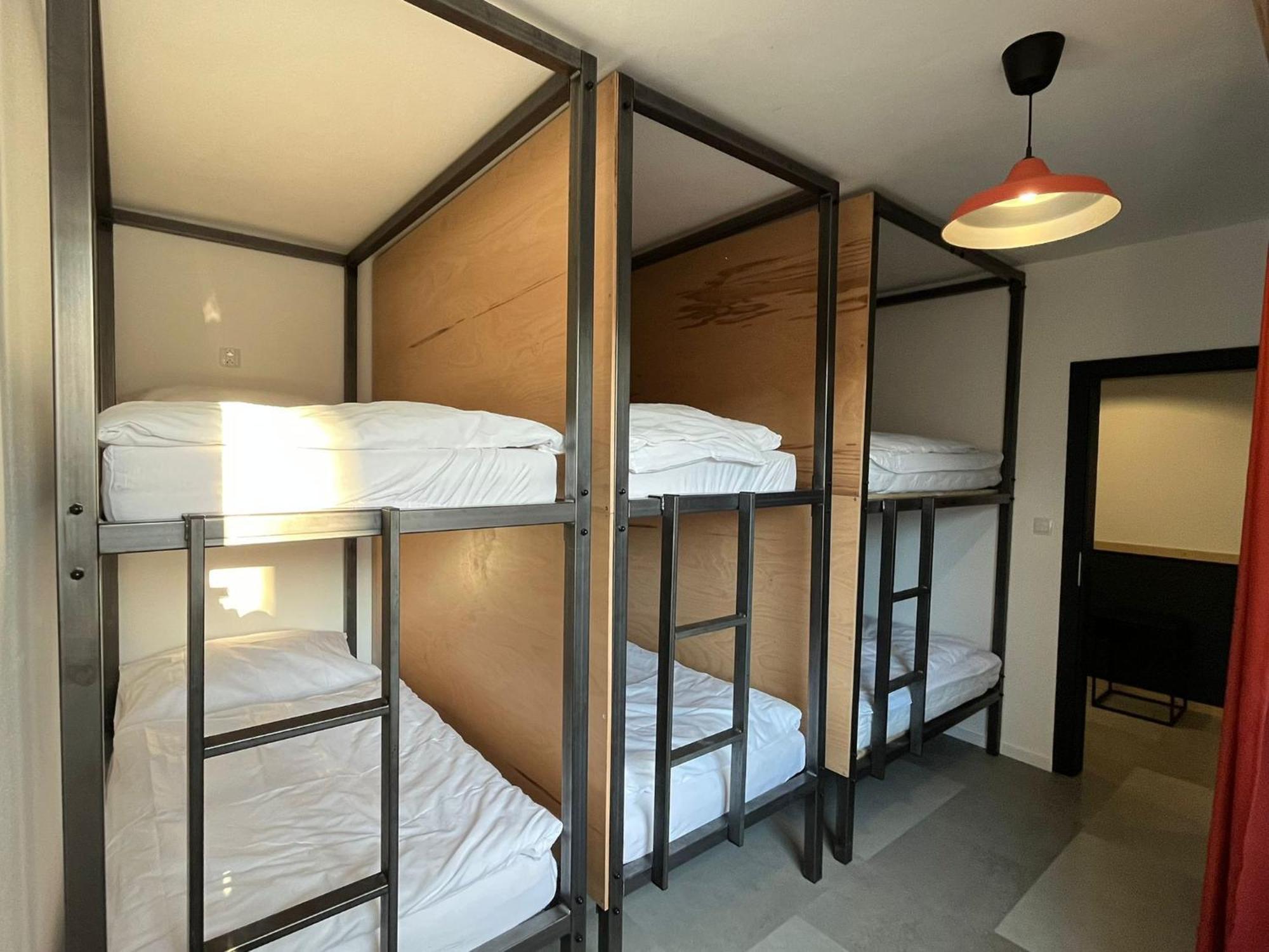 Izy Stay Hostel Bratislava Esterno foto