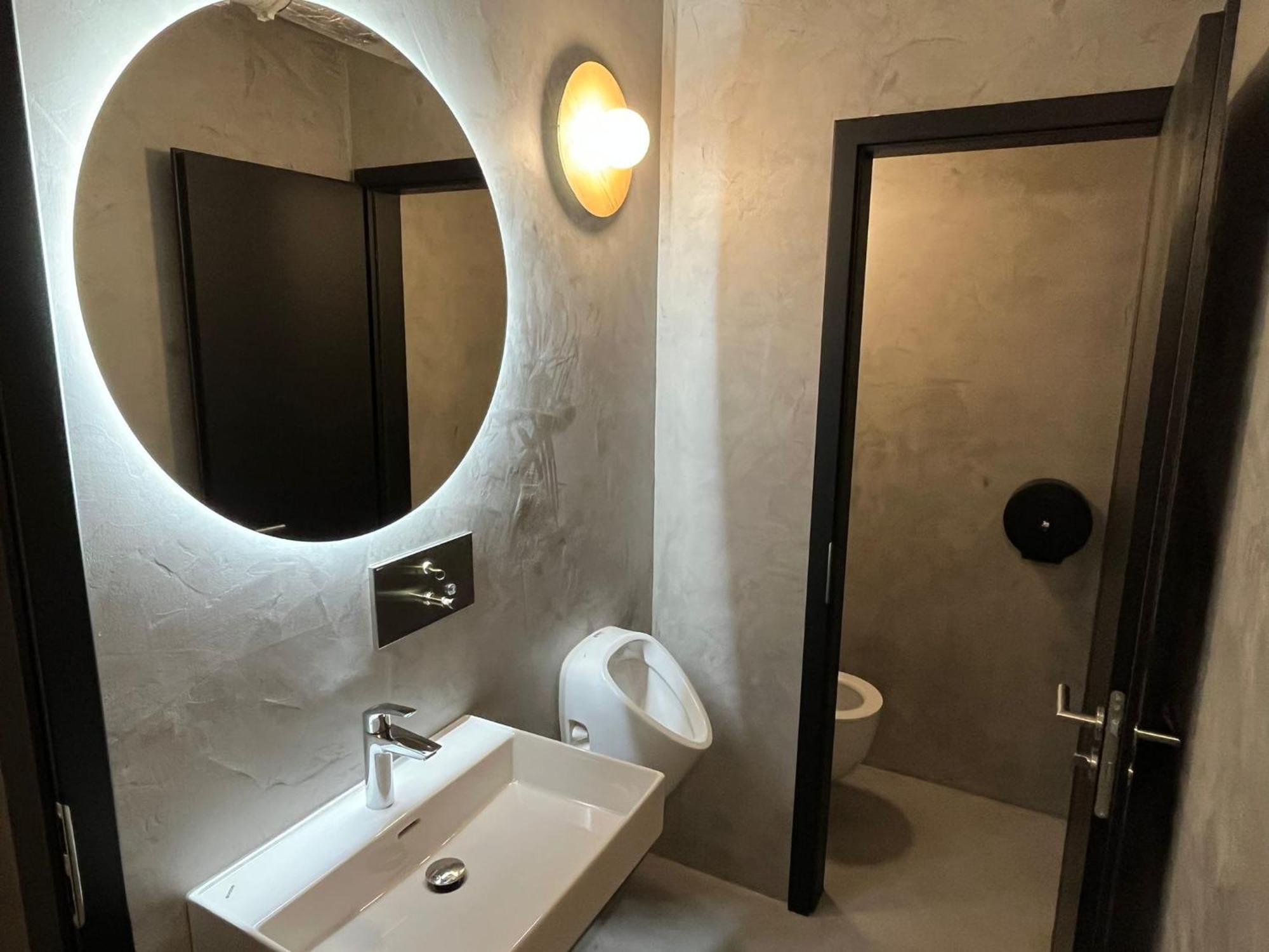 Izy Stay Hostel Bratislava Esterno foto