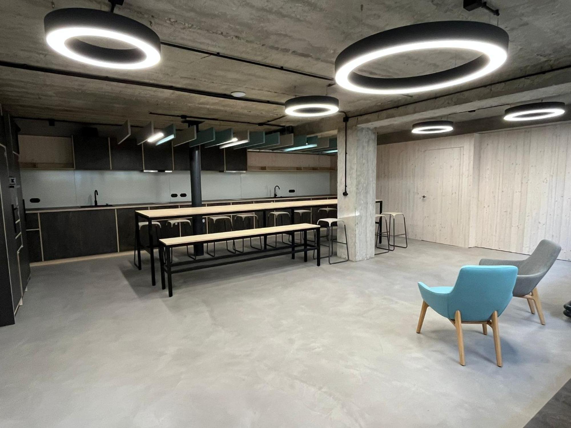 Izy Stay Hostel Bratislava Esterno foto