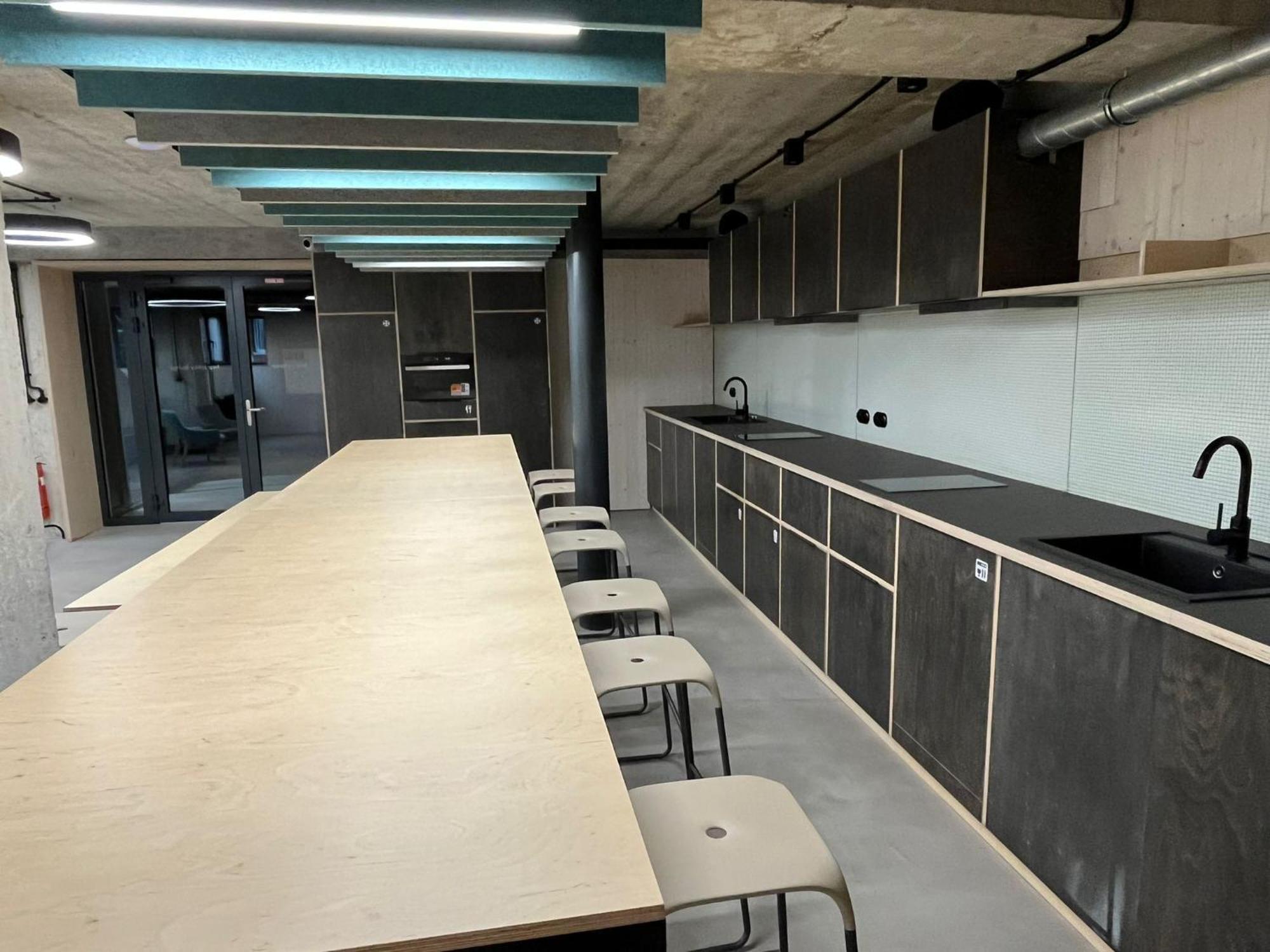 Izy Stay Hostel Bratislava Esterno foto