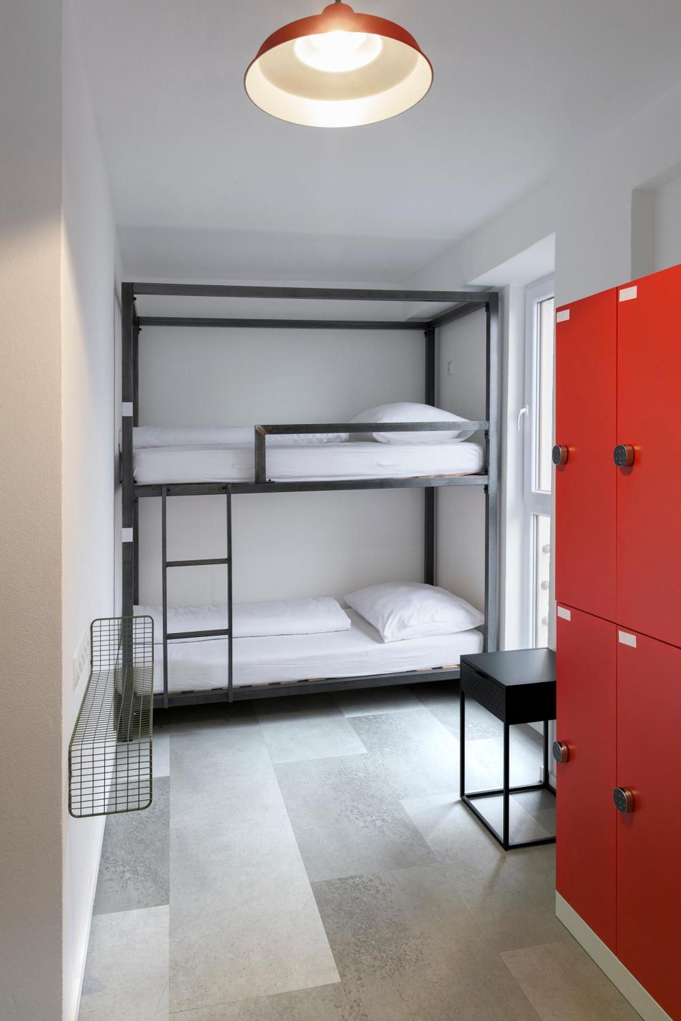 Izy Stay Hostel Bratislava Esterno foto