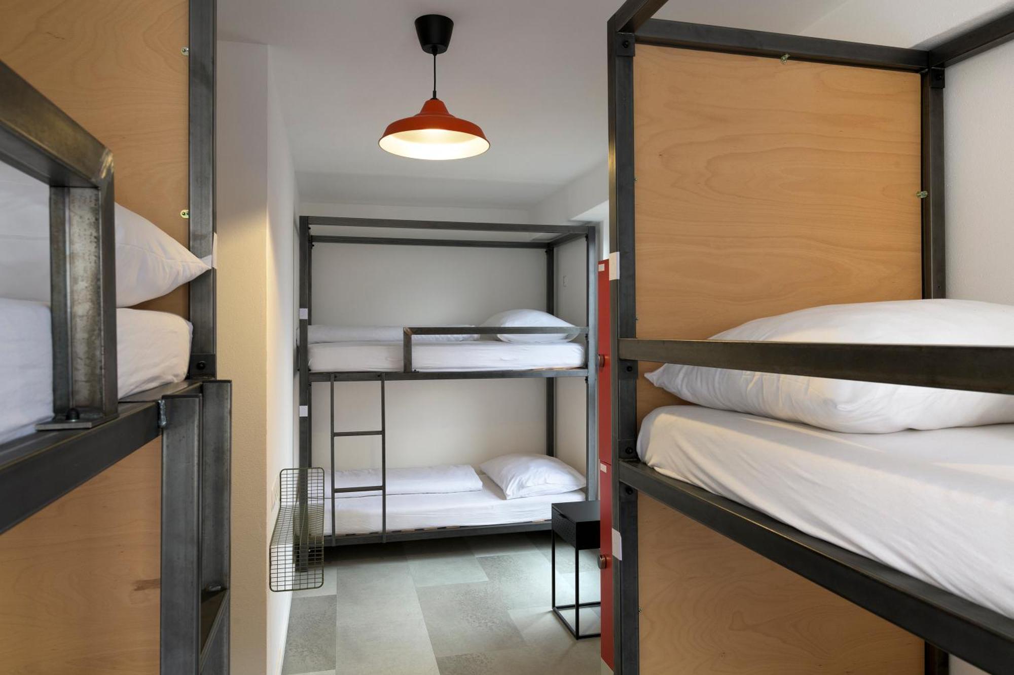 Izy Stay Hostel Bratislava Esterno foto