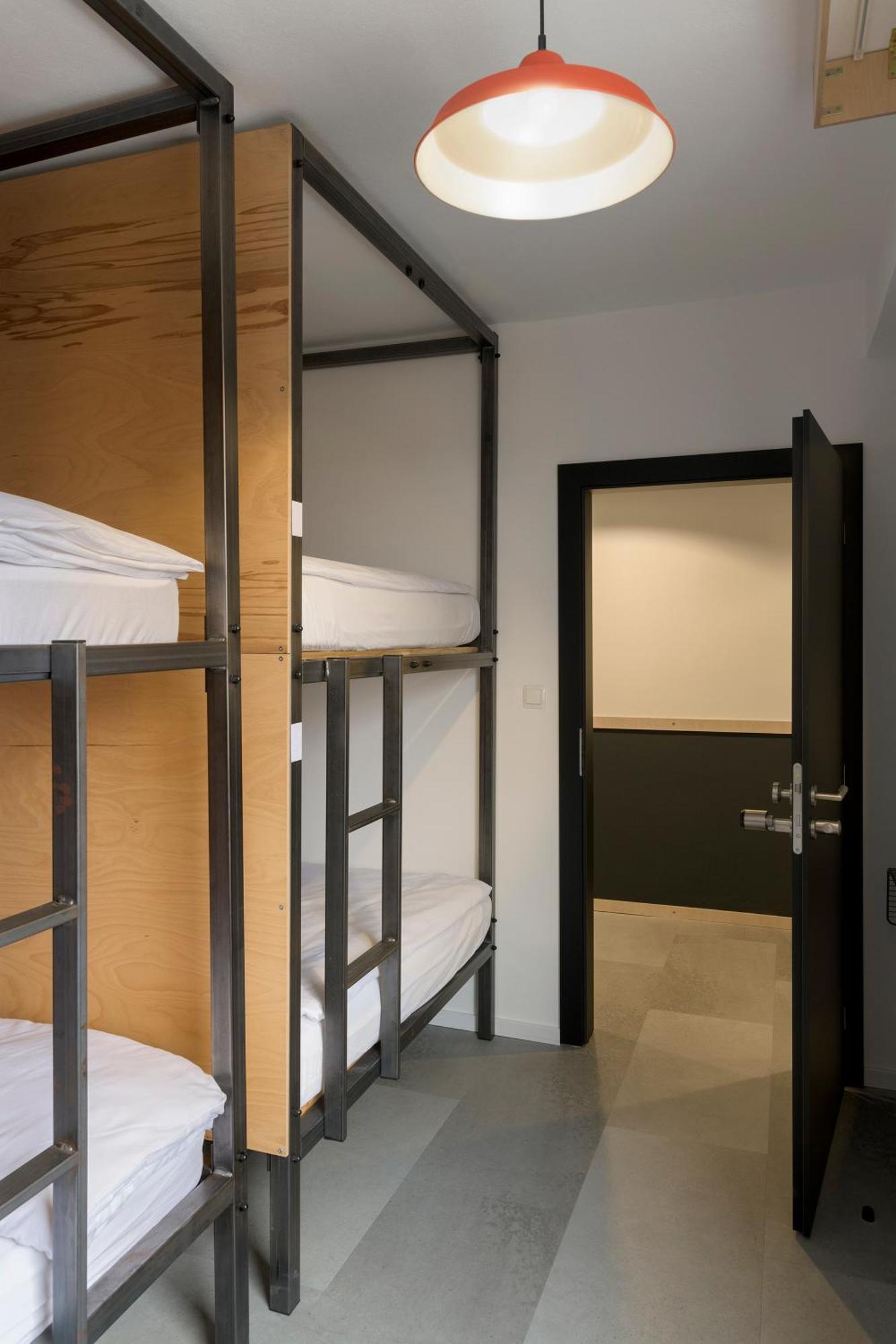 Izy Stay Hostel Bratislava Esterno foto