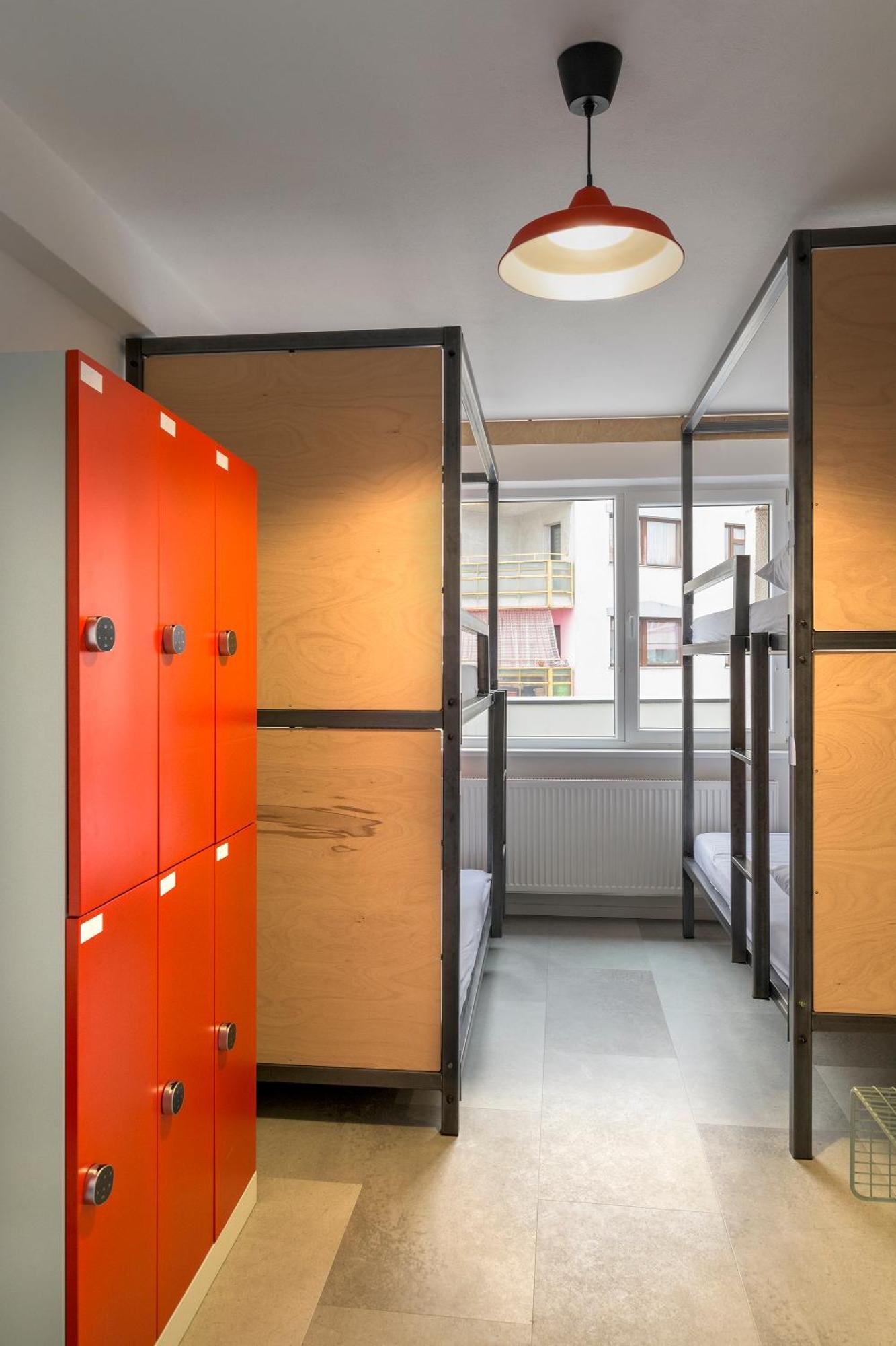 Izy Stay Hostel Bratislava Esterno foto