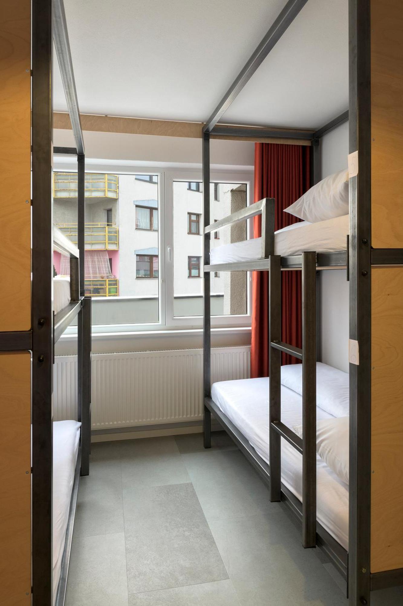 Izy Stay Hostel Bratislava Esterno foto