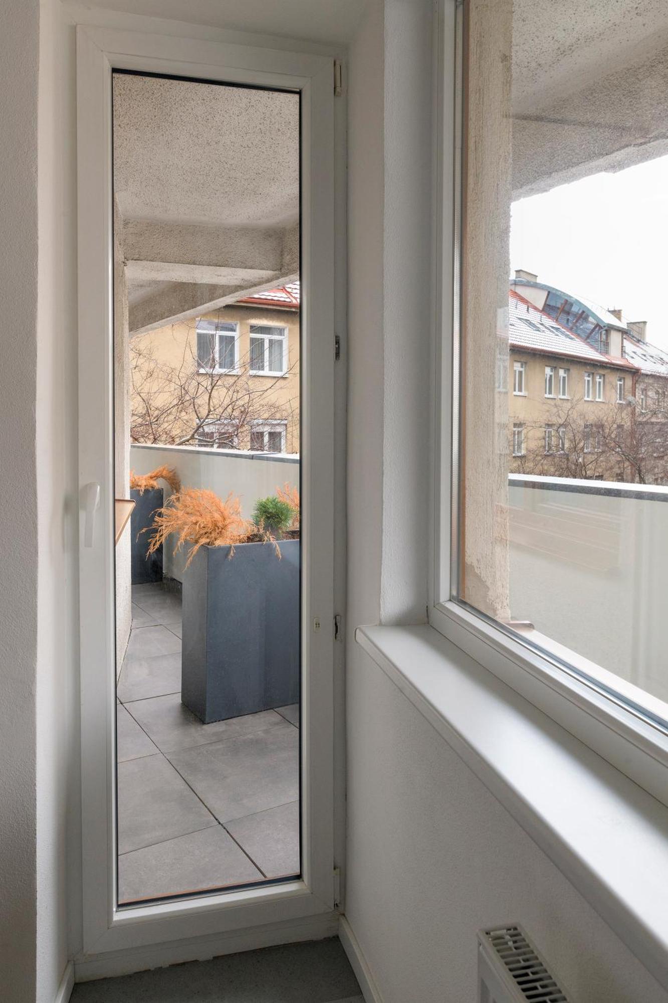 Izy Stay Hostel Bratislava Esterno foto
