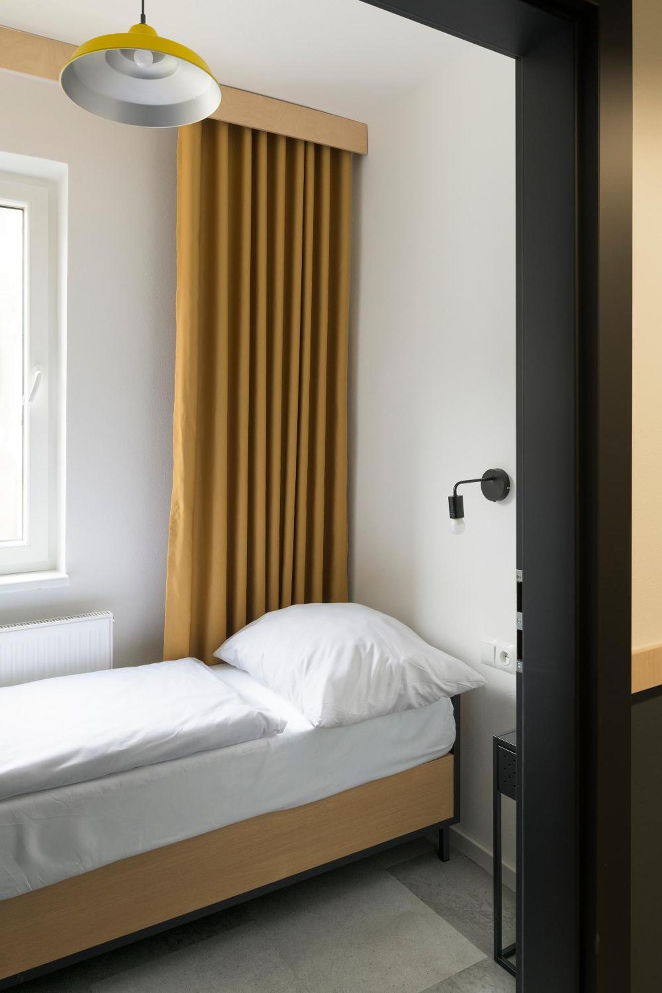 Izy Stay Hostel Bratislava Esterno foto