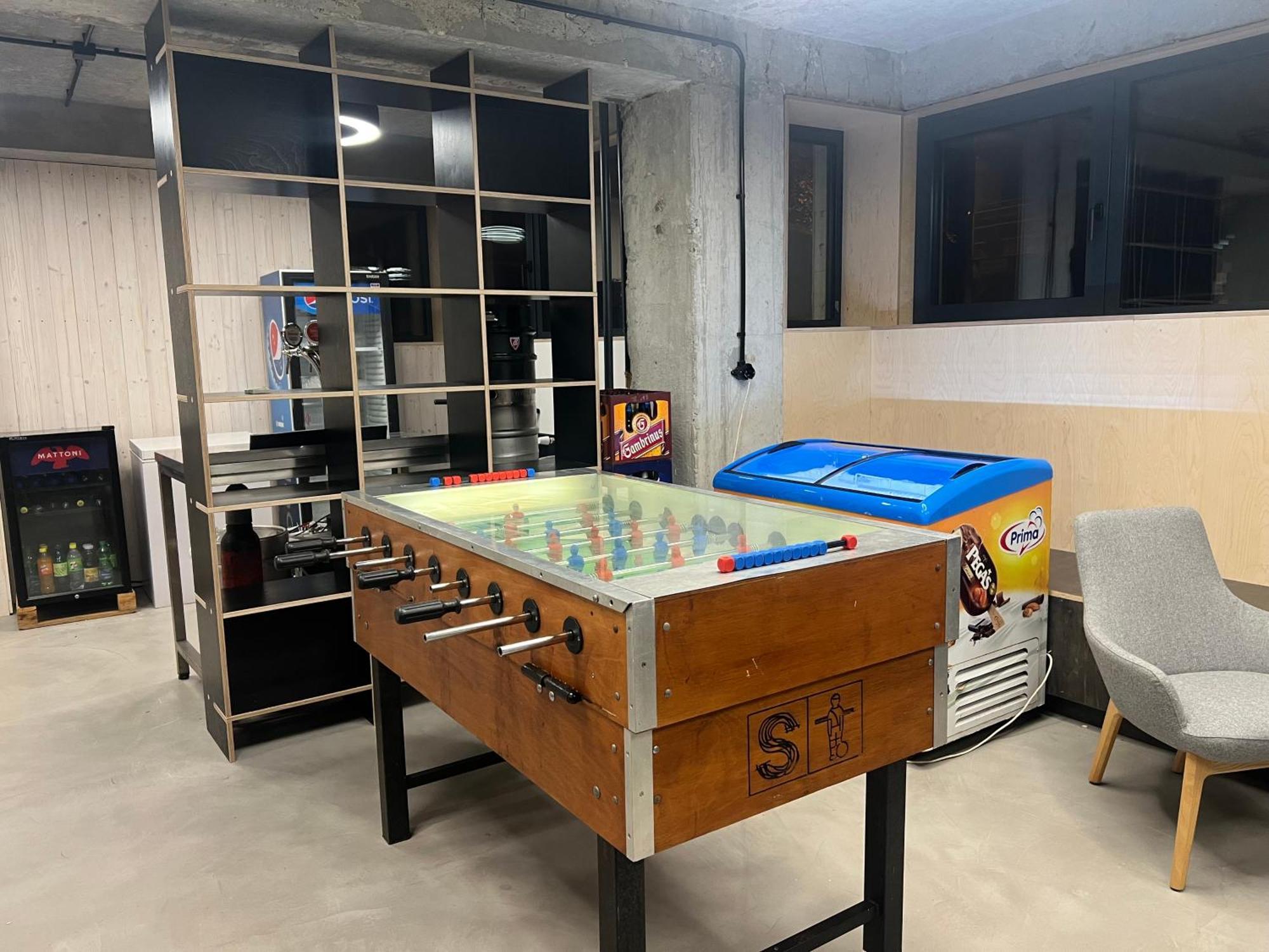 Izy Stay Hostel Bratislava Esterno foto